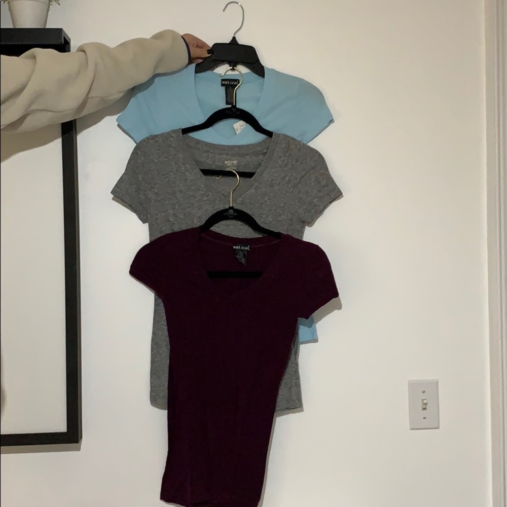 v neck T-shirt’s wet seal